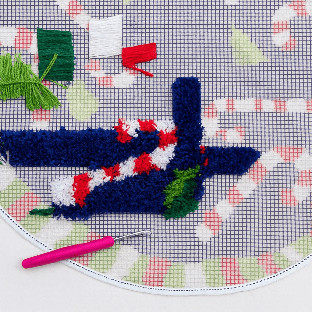 Candy Cane Round Christmas Rug Smyrna Latch Hook Kit 80x80cm - Flatpackpony