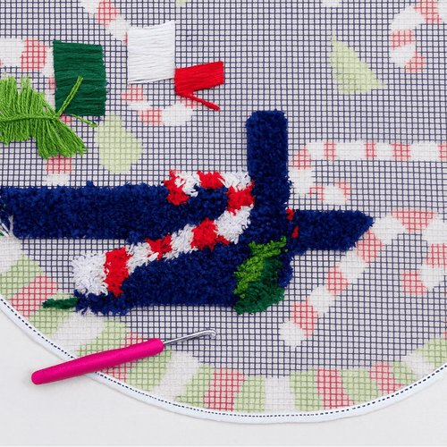 Candy Cane Round Christmas Rug Smyrna Latch Hook Kit 80x80cm - Flatpackpony
