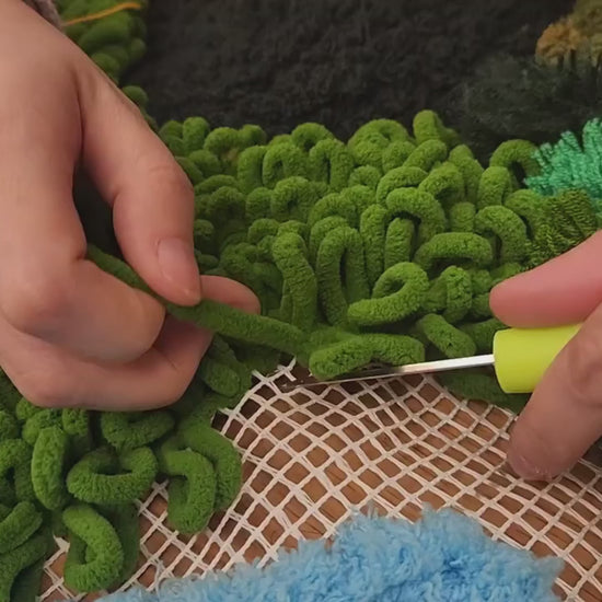 DIY MOSS carpet latch hook instructional video